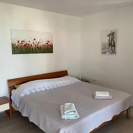 Merla Τρογκίρ