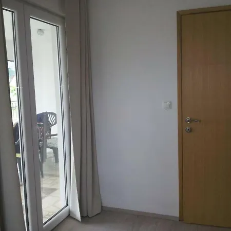 Merla Τρογκίρ